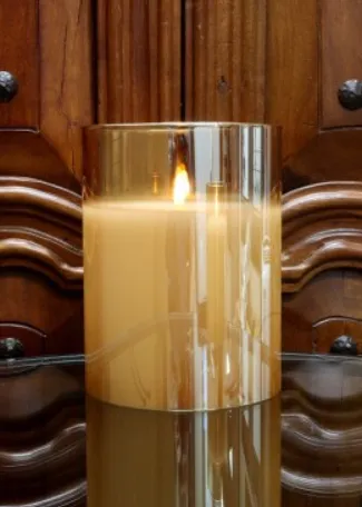 Radiance Champagne Poured Candle (Medium)